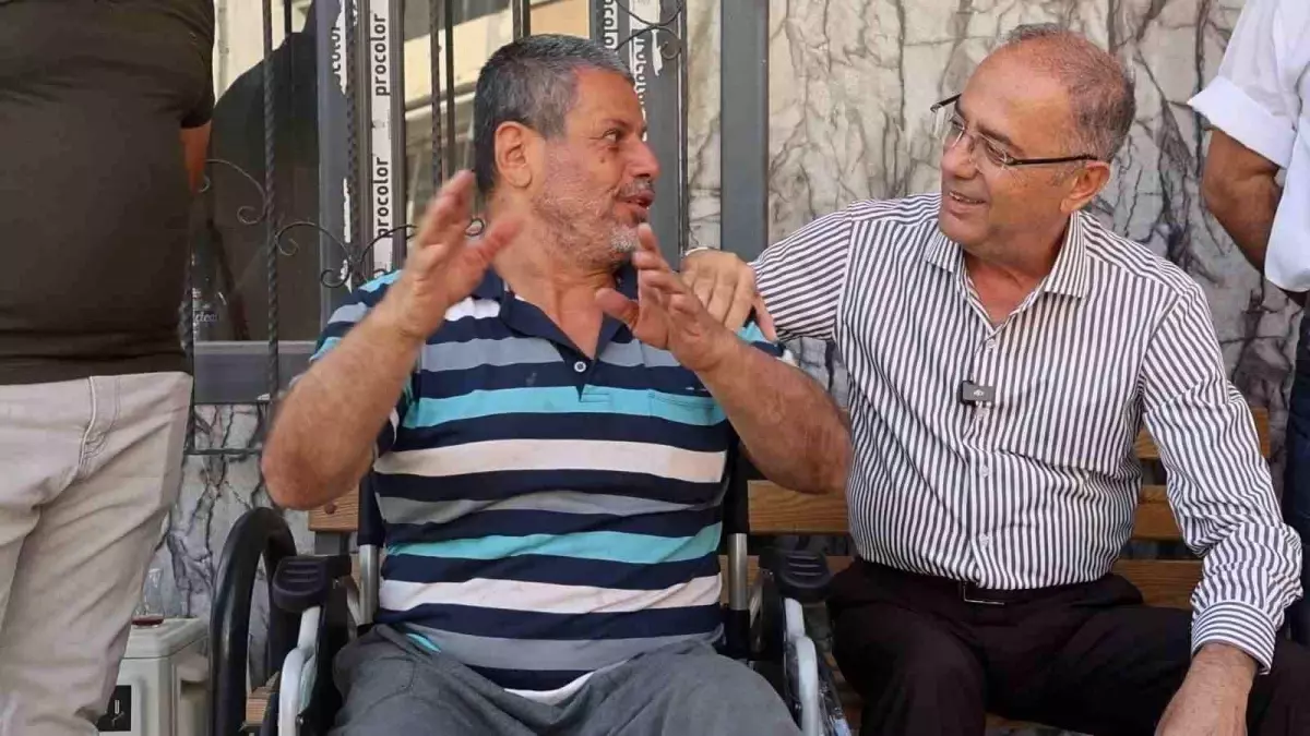 antakya belediye baskani yapar engelli vatandasa tekerlekli sandalye hediye etti OHxOeu1U