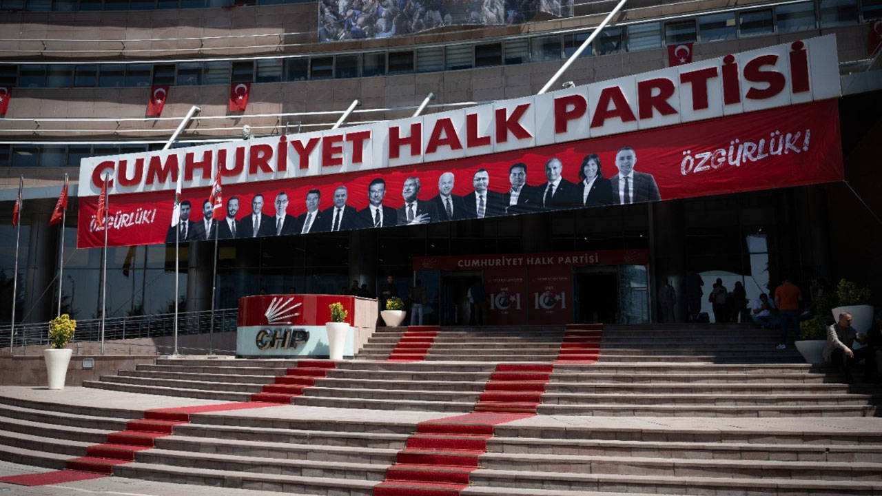 chpnin kurultay slogani belli oldu darbeye ve kayyuma hayir ZWttXBhW