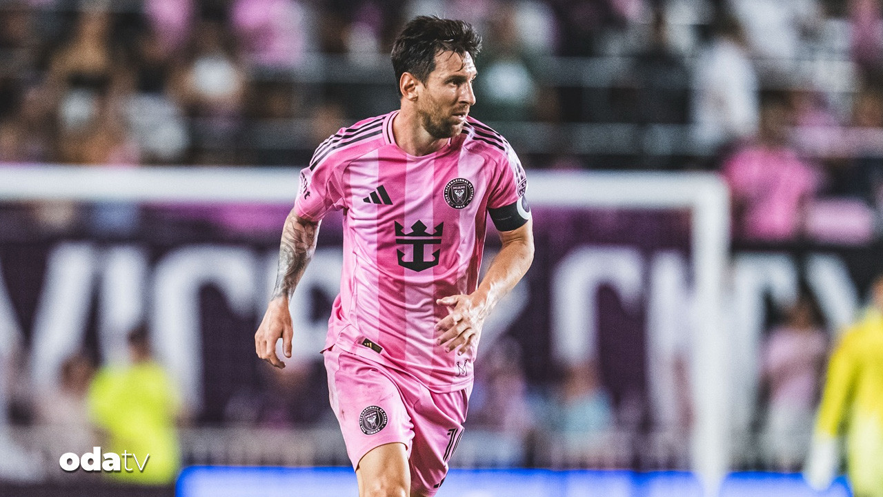 lionel messi imzayi atiyor zyENFiEr