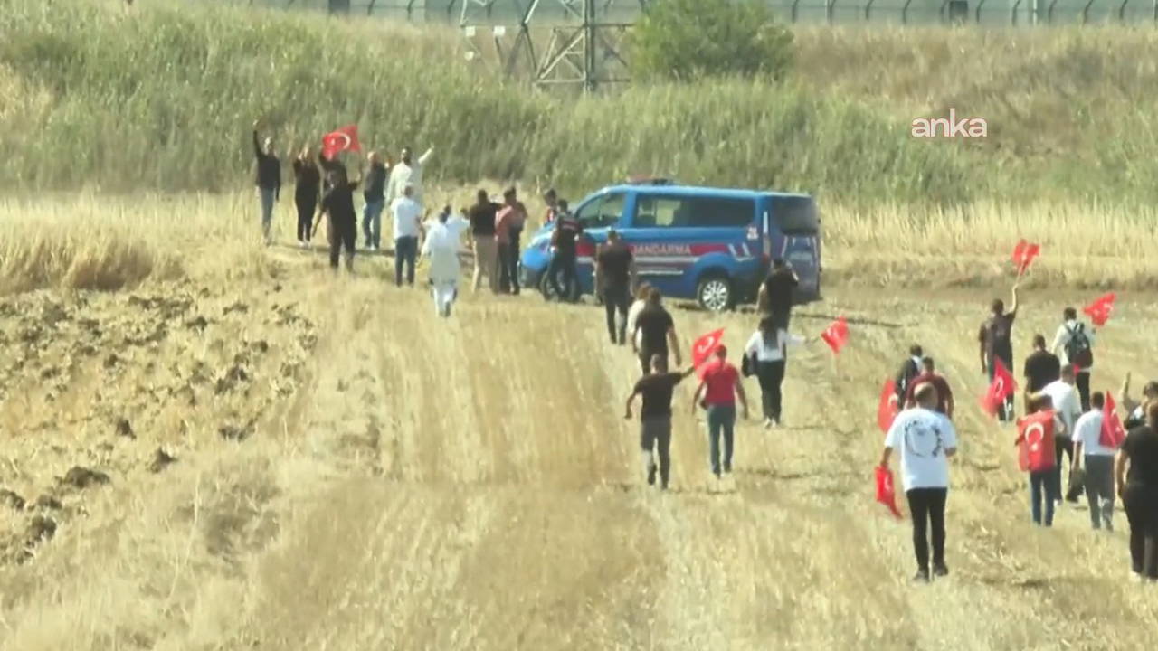 zeydan karalara tarladan seslerini duyurmaya calisan adanalilara jandarma engeli aMrYPBLS