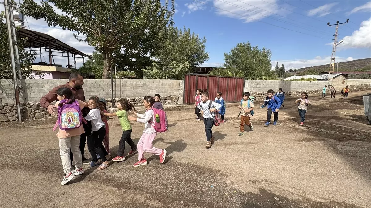 imam demir camiyi cicek bahcesine donusturdu lUIVHxe9.jpg