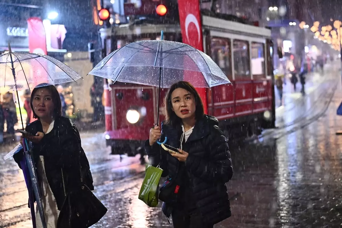 istanbulda saganak yagis hayati olumsuz etkiliyor XDmU6W1O.jpg