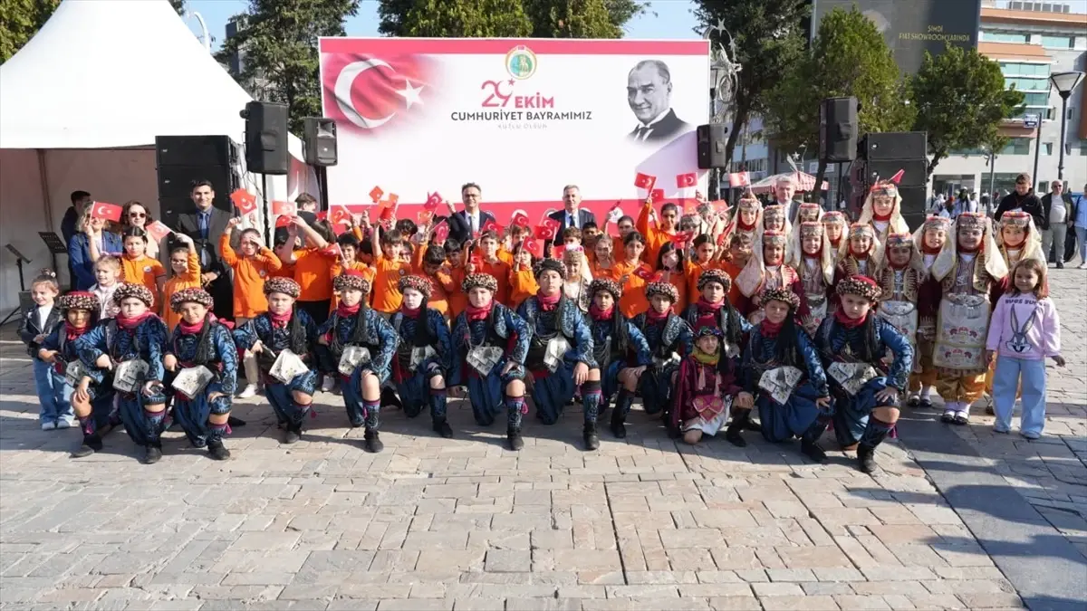 izmirde turk bayragi dokuma toreni sqca1zum.jpg