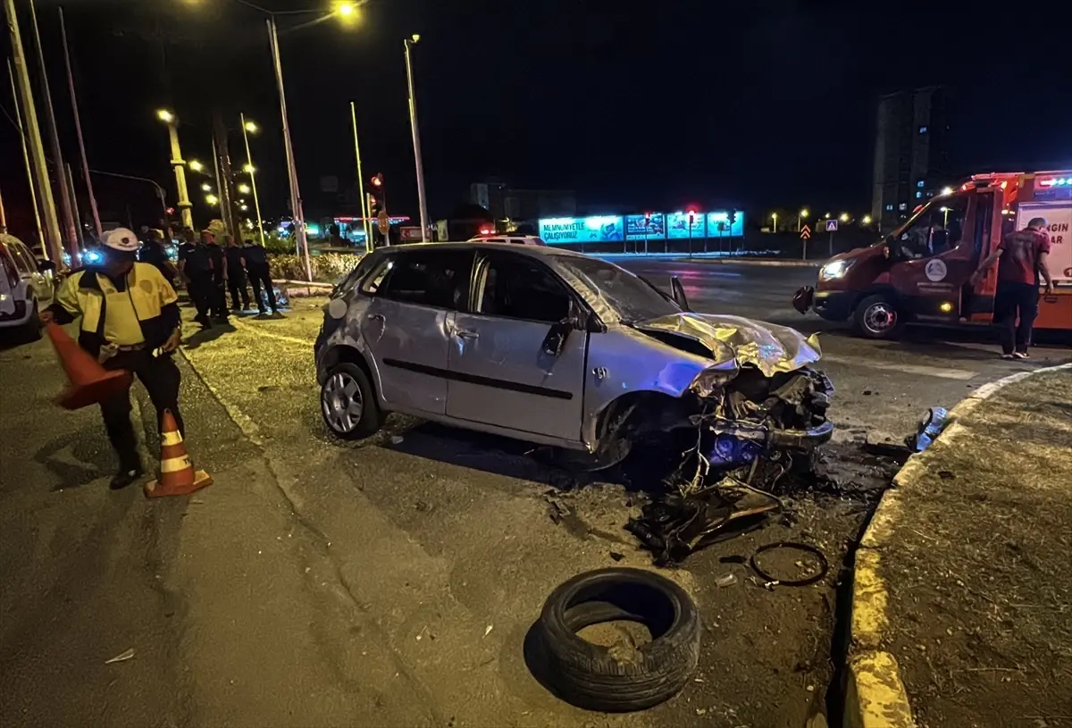 mersinde trafik kazasi surucu yaralandi hVBpT57k