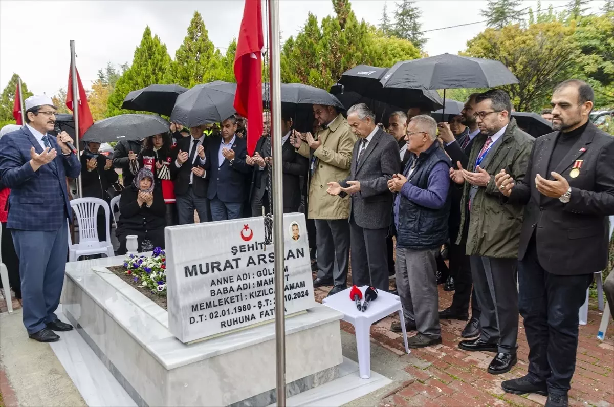tusas saldirisinda sehit olan taksi soforu murat arslan mezari basinda anildi crNeeO1J.jpg