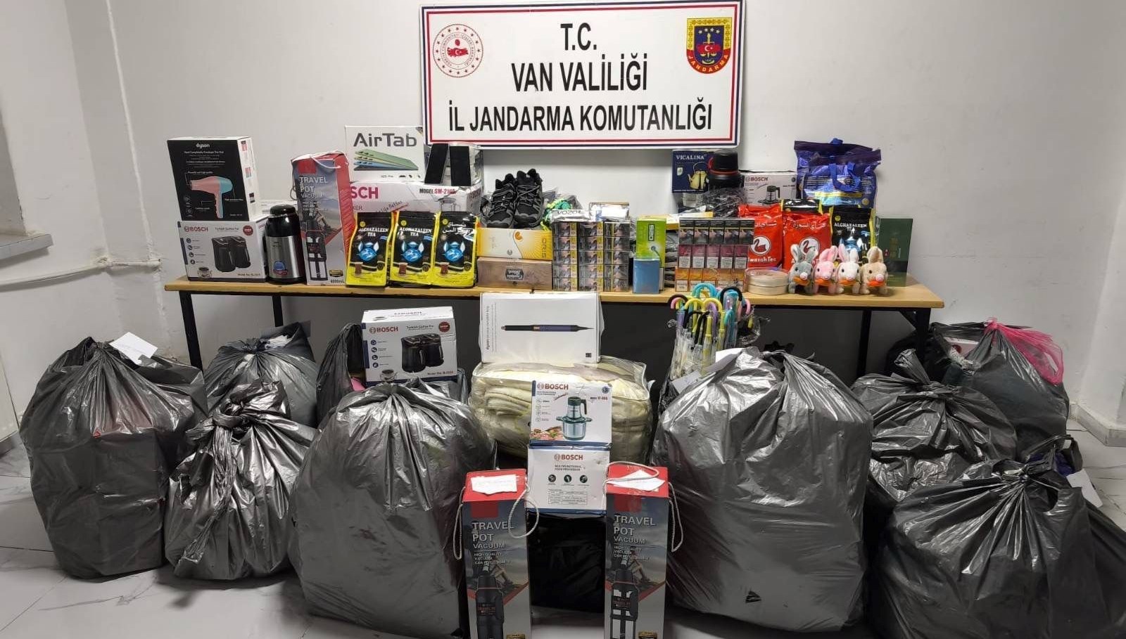 vanda gumruk kacagi malzeme ele gecirildi h5Fi9QOz.jpg