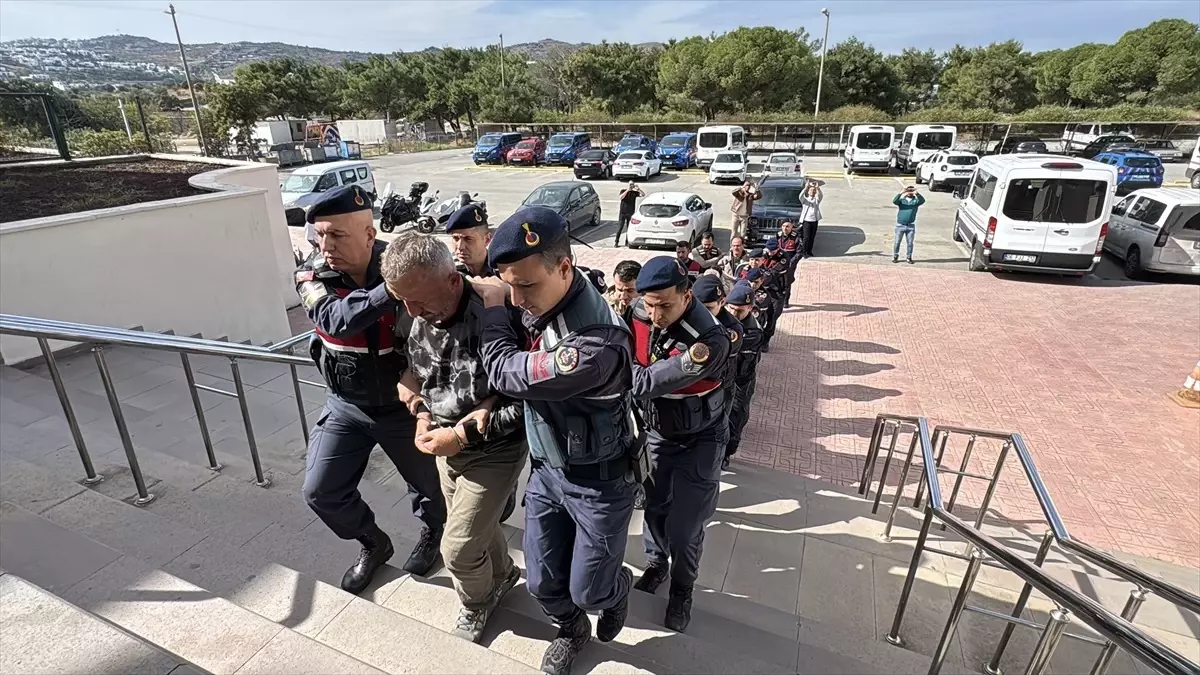 bodrumda feto uyesi 9 kacak yakalandi V7HC2mMb.jpg