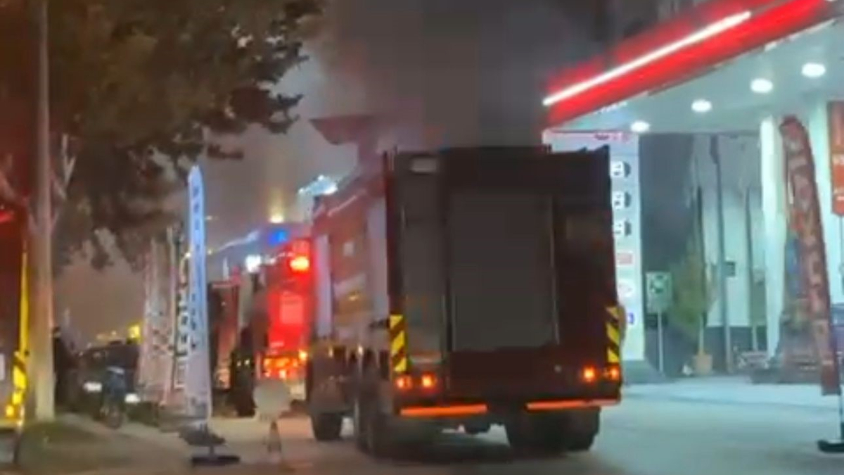 bursada sanayi sitesinde yangin benzin istasyonuna sicramadan sonduruldu j16eU9sv.jpg
