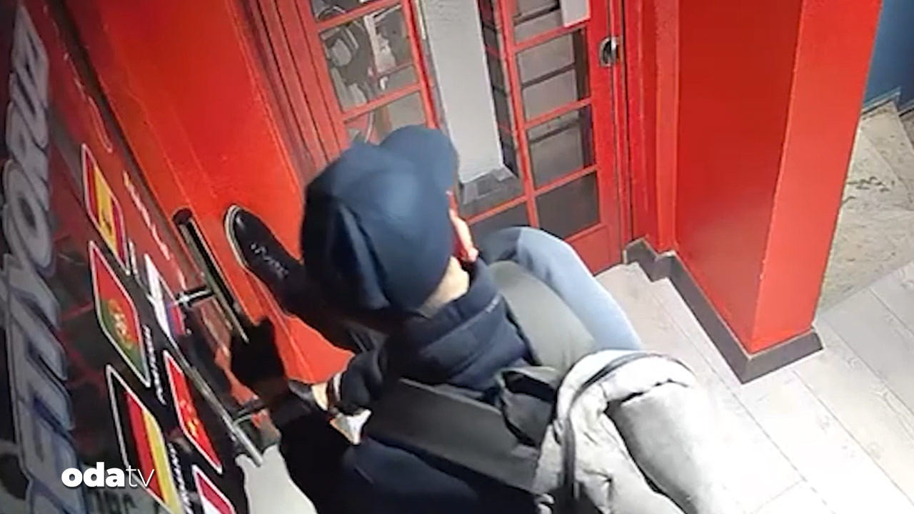 dil kursundaki inanilmaz hirsizlik kamerada TKdba5ID.jpg