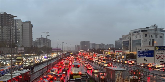 istanbulda aksam saatlerinde trafik yogunlugu yuzde 90a cikti 9ZVPn7qk.jpg