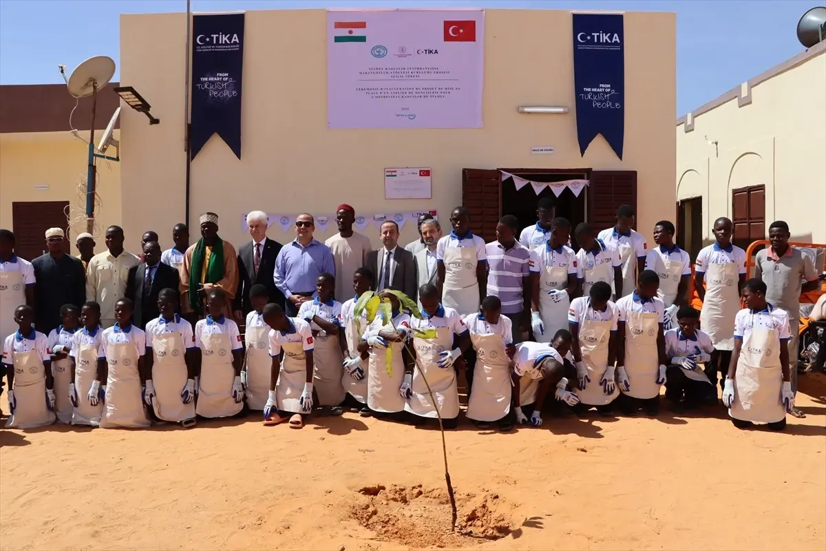 nijerde yetimlere marangozluk egitimi BYSLjyiv.jpg