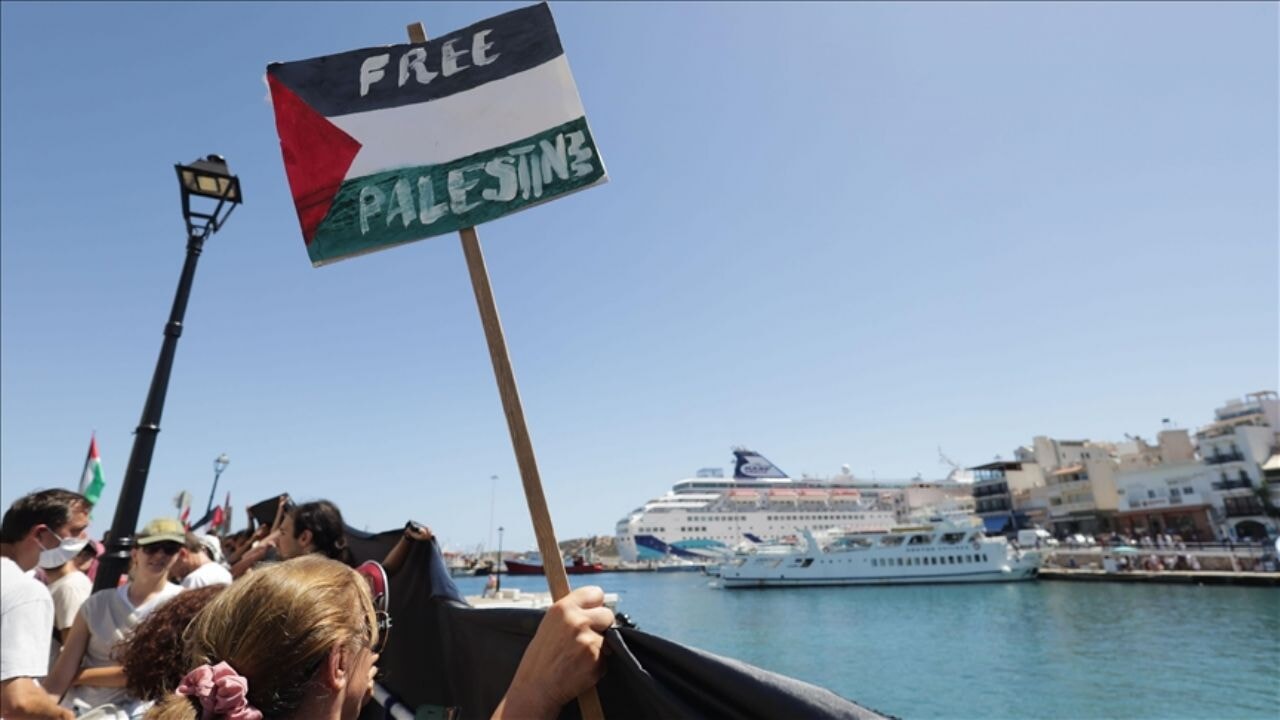 yunanlilar 1000 israilli turisti limana kapatti PbERBRKu.webp